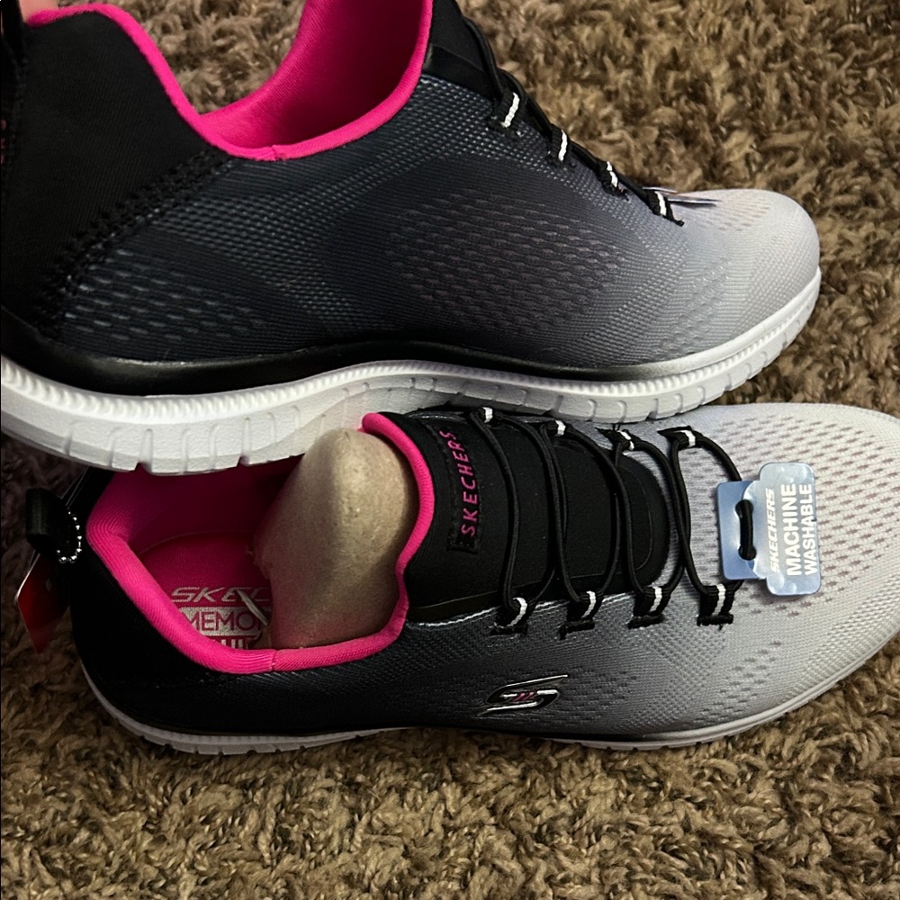 Skechers Women's Black and Pink Sneakers